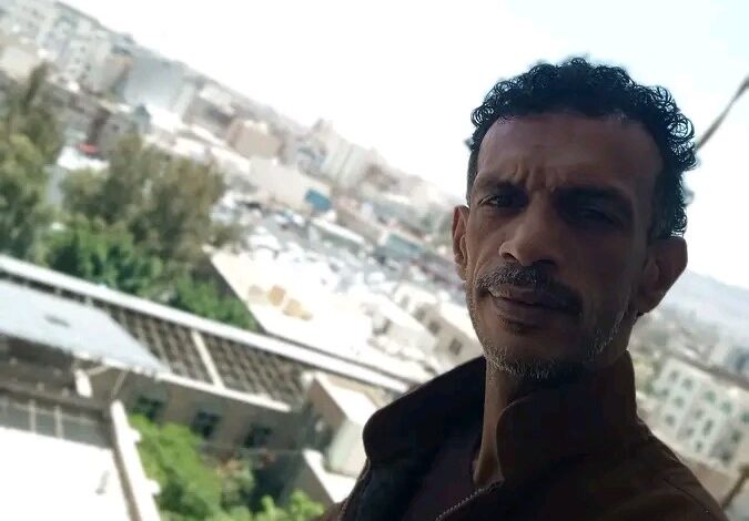 من أجل إنقاذ أسرته.. مواطن تهامي يعرض منزله في الحديدة للبيع بأي ثمن