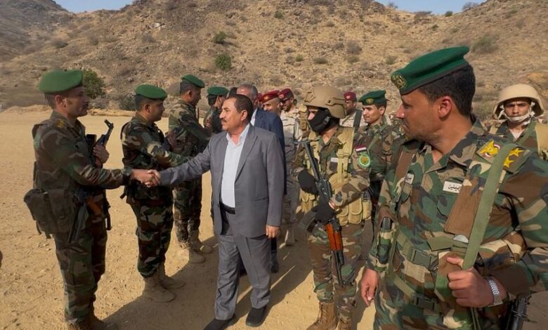 محافظ حجة يتفقد وحدات عسكرية في محور حرض ويشيد بتضحيات الأبطال 1 محافظ حجة يتفقد وحدات عسكرية في محور حرض ويشيد بتضحيات الأبطال