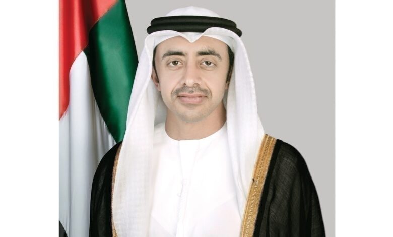 عبدالله بن زايد يبحث تعزيز الشراكة الاقتصادية مع وزير التجارة الأميركي في واشنطن
