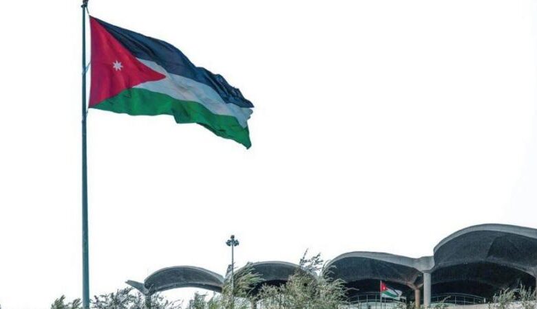 الدفاعات الجوية الأردنية تتصدى لصواريخ ومسيرات اخترقت الأجواء 1 الدفاعات الجوية الأردنية تتصدى لصواريخ ومسيرات اخترقت الأجواء