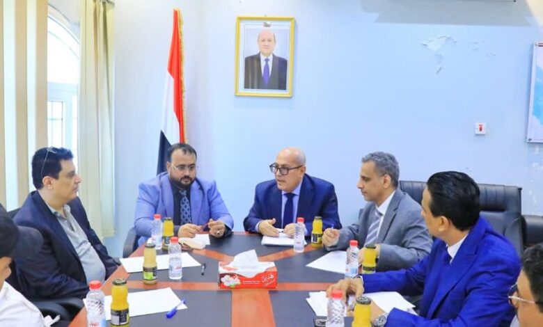 عدن.. تعاون حكومي لتطوير الطرق وتعزيز قدرات السلطات المحلية في المحافظات 1 عدن.. تعاون حكومي لتطوير الطرق وتعزيز قدرات السلطات المحلية في المحافظات