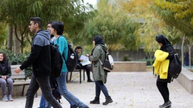 شباب إيران بين الفقر والقلق.. رواتب لا تكفي وحياة تزداد قسوة