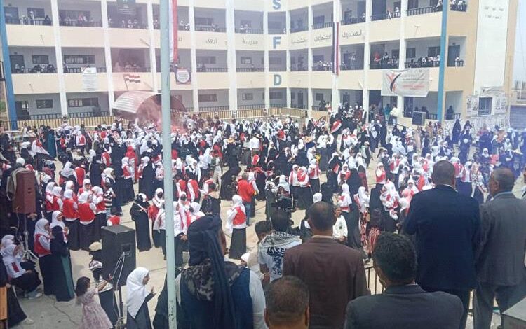 تعز تختتم مهرجان "تعز تغني" بتكريم المبدعين وإبراز المواهب الوطنية