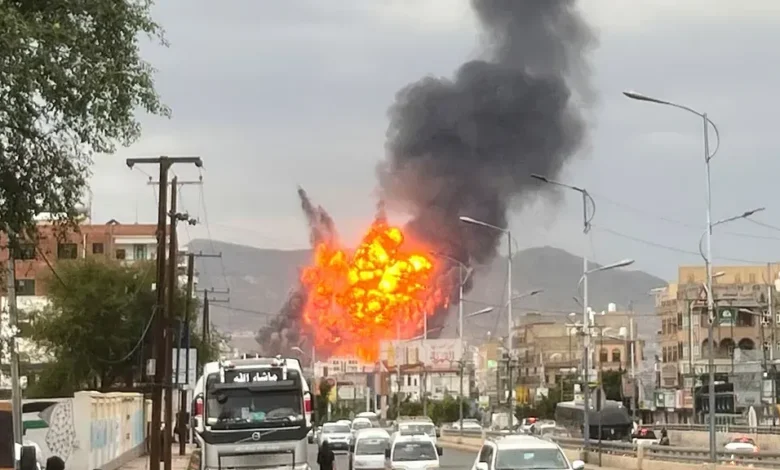 مليشيا الحوثي تهدد بملاحقة ناشري فيديوهات الغارات الإسرائيلية على صنعاء والجوف 1 مليشيا الحوثي تهدد بملاحقة ناشري فيديوهات الغارات الإسرائيلية على صنعاء والجوف
