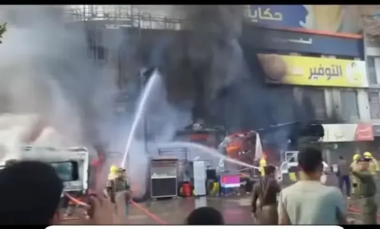 حريق هائل يلتهم سوقاً تجارياً في تعز 1 حريق هائل يلتهم سوقاً تجارياً في تعز