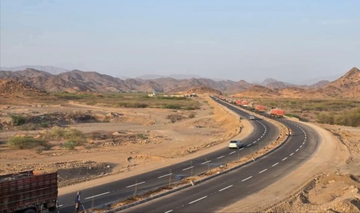 طريق الشيخ محمد بن زايد يعزز الحركة التجارية والإنسانية في تعز
