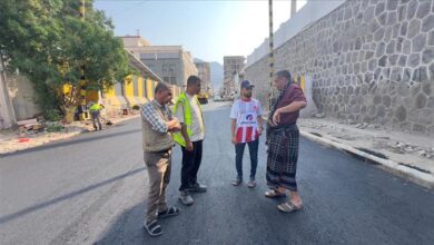 مدير صيرة يتفقد سفلتة خط البنك المركزي ويشرف على مشروع تصريف مياه الأمطار