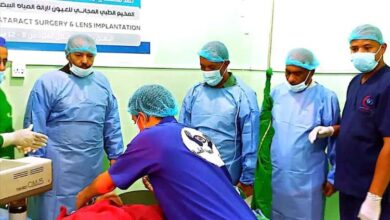 مدير صحة أبين يتفقد المخيم الطبي المجاني لأمراض العيون بزنجبار