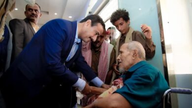 محافظ شبوة يشيد بالخدمات الصحية في مستشفى الشيخ محمد بن زايد التعليمي