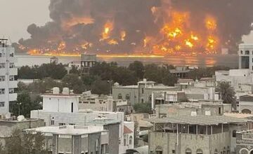 غارات إسرائيلية عنيفة تستهدف بنى تحتية في ميناء الحديدة