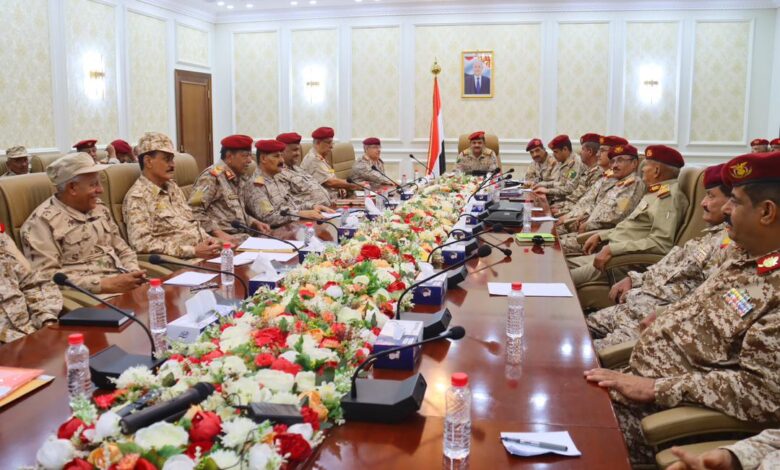 وزير الدفاع يؤكد جاهزية القوات لمواجهة الخطر الحوثي المدعوم إيرانياً 1 وزير الدفاع يؤكد جاهزية القوات لمواجهة الخطر الحوثي المدعوم إيرانياً