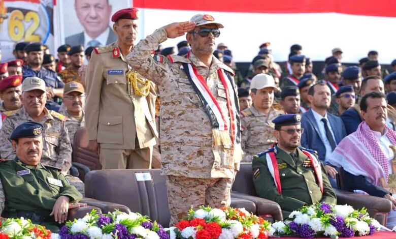 الدفاع ورئاسة الأركان ينظمان عرضًا عسكريًا بمأرب احتفاءً بثورة 26 سبتمبر 1 الدفاع ورئاسة الأركان ينظمان عرضًا عسكريًا بمأرب احتفاءً بثورة 26 سبتمبر