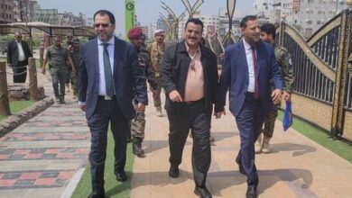 وكيلا عدن يتفقدان حديقة حنين ويؤكدان دعم المتنفسات العامة