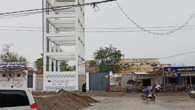 الحديدة.. أمطار غزيرة في حيس وتحذيرات للسكان من مجاري السيول