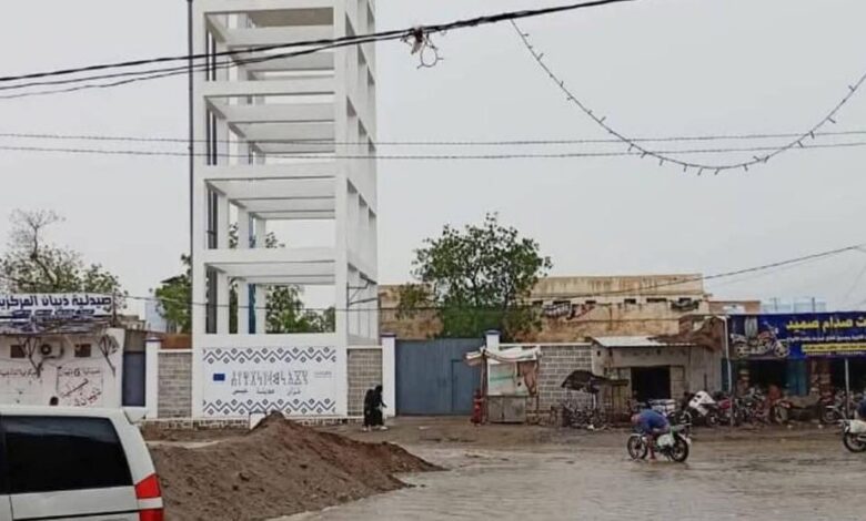 الحديدة.. أمطار غزيرة في حيس وتحذيرات للسكان من مجاري السيول 1 الحديدة.. أمطار غزيرة في حيس وتحذيرات للسكان من مجاري السيول