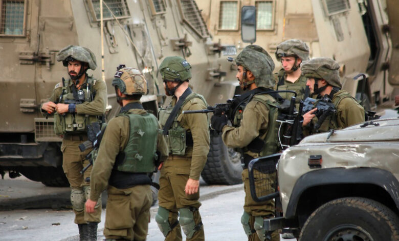 قوات الاحتلال تعتقل عشرات الفلسطينيين في الضفة الغربية والقدس 1 قوات الاحتلال تعتقل عشرات الفلسطينيين في الضفة الغربية والقدس