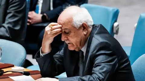 الرئاسة الفلسطينية: واشنطن توفر غطاءً لجرائم إسرائيل بحق شعبنا 1 الرئاسة الفلسطينية: واشنطن توفر غطاءً لجرائم إسرائيل بحق شعبنا