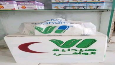 بمبادرة ذاتية.. مجموعة الوافي توزع حقائب إسعافات أولية على مدارس المخا