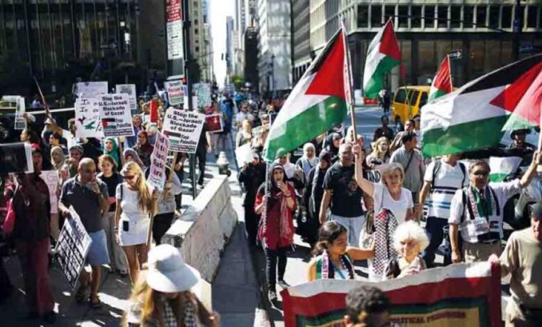 بعد الاعترافات الرسمية.. انتفاضات شعبية غربية عارمة لدعم الدولة الفلسطينية وإدانة الاحتلال الإسرائيلي 1 بعد الاعترافات الرسمية.. انتفاضات شعبية غربية عارمة لدعم الدولة الفلسطينية وإدانة الاحتلال الإسرائيلي
