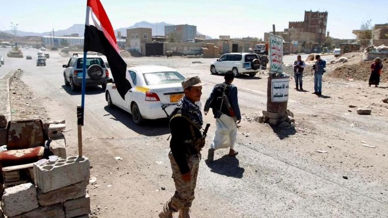 حالة استنفار أمني في صنعاء مع انتشار نقاط تفتيش وتشديد على حركة التنقل
