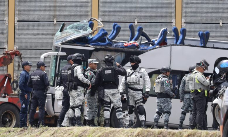 وفاة وإصابة 51 شخص في حادث اصطدام قطار بحافلة بمكسيكو