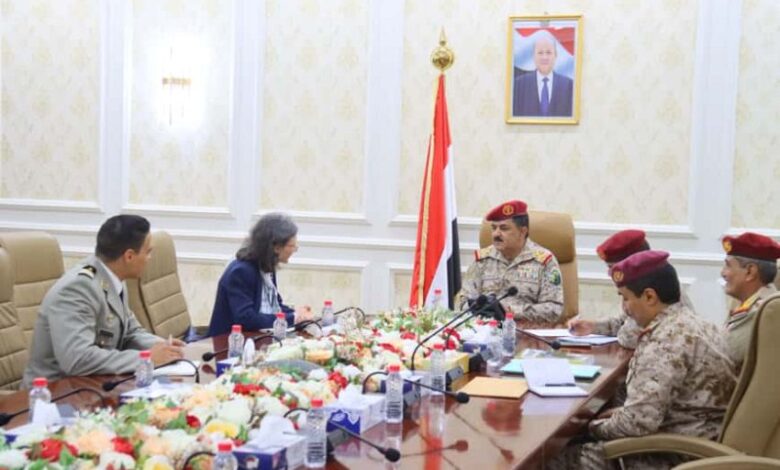 وزير الدفاع يبحث مع فرنسا تعزيز التعاون لمواجهة الحوثي وحماية الملاحة الدولية 1 وزير الدفاع يبحث مع فرنسا تعزيز التعاون لمواجهة الحوثي وحماية الملاحة الدولية