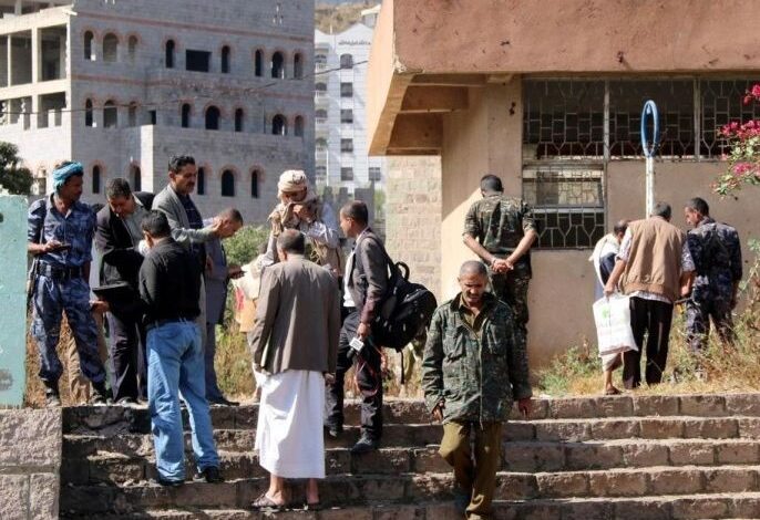 مليشيا الحوثي تستهدف القطاع الصحي وتغلق 1300 منشأة طبية 1 مليشيا الحوثي تستهدف القطاع الصحي وتغلق 1300 منشأة طبية