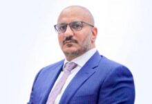 طارق صالح يعزي قائد قوات درع الوطن باستشهاد ابن عمه