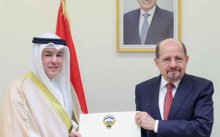 الزنداني يتسلّم أوراق اعتماد سفير الكويت ويؤكد متانة العلاقات الثنائية بين البلدين 1 الزنداني يتسلّم أوراق اعتماد سفير الكويت ويؤكد متانة العلاقات الثنائية بين البلدين
