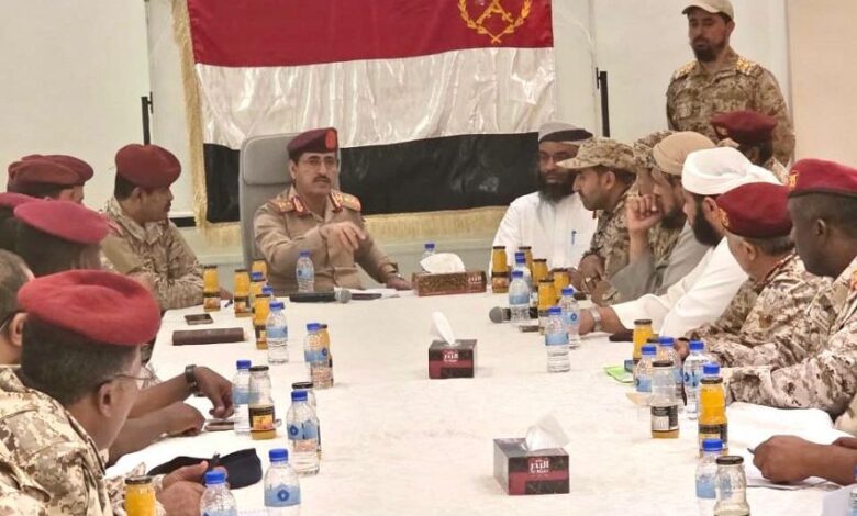 وزير الدفاع يشدد على تعزيز الأمن والانضباط العسكري 1 وزير الدفاع يشدد على تعزيز الأمن والانضباط العسكري