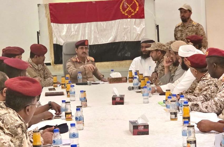 وزير الدفاع يشدد على تعزيز الأمن والانضباط العسكري