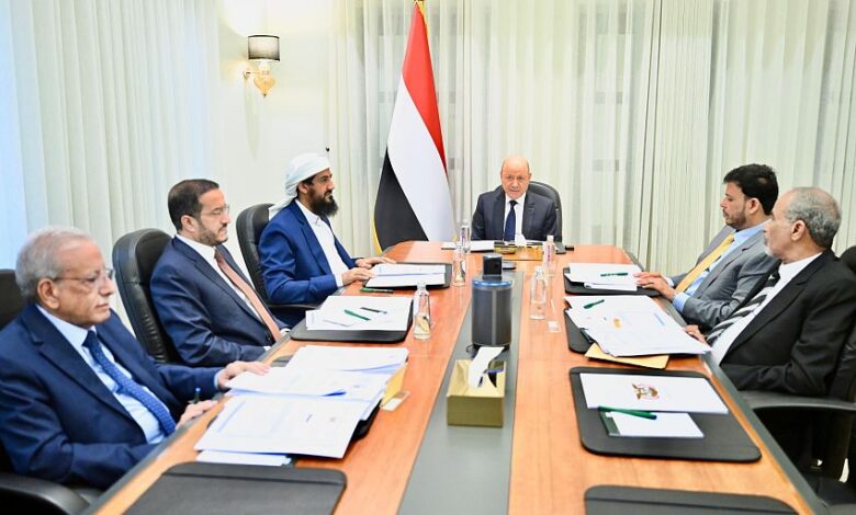 مجلس القيادة الرئاسي يناقش الإصلاحات الحكومية ويؤكد المضي في تعزيز الأمن والاستقرار 1 مجلس القيادة الرئاسي يناقش الإصلاحات الحكومية ويؤكد المضي في تعزيز الأمن والاستقرار