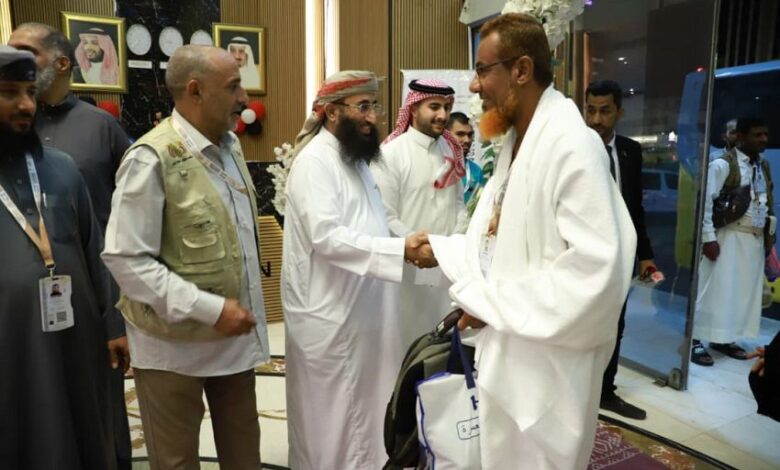 وزير الأوقاف يستقبل حجاج اليمن في مكة ويؤكد توفير أفضل الخدمات ومحاسبة المقصرين 1 وزير الأوقاف يستقبل حجاج اليمن في مكة ويؤكد توفير أفضل الخدمات ومحاسبة المقصرين