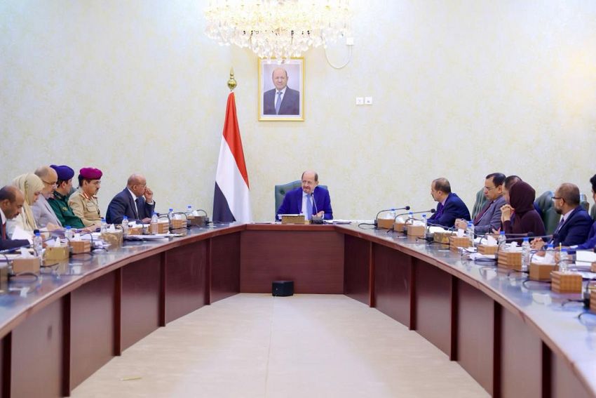 الحكومة تبحث إجراءات جديدة لدعم الاستقرار الاقتصادي وتخفيف معاناة المواطنين