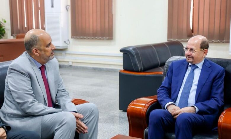 الزنداني يوجّه بسرعة تنفيذ قرارات تحسين الأجور ويؤكد المضي في الإصلاحات المالية بعدن 1 الزنداني يوجّه بسرعة تنفيذ قرارات تحسين الأجور ويؤكد المضي في الإصلاحات المالية بعدن