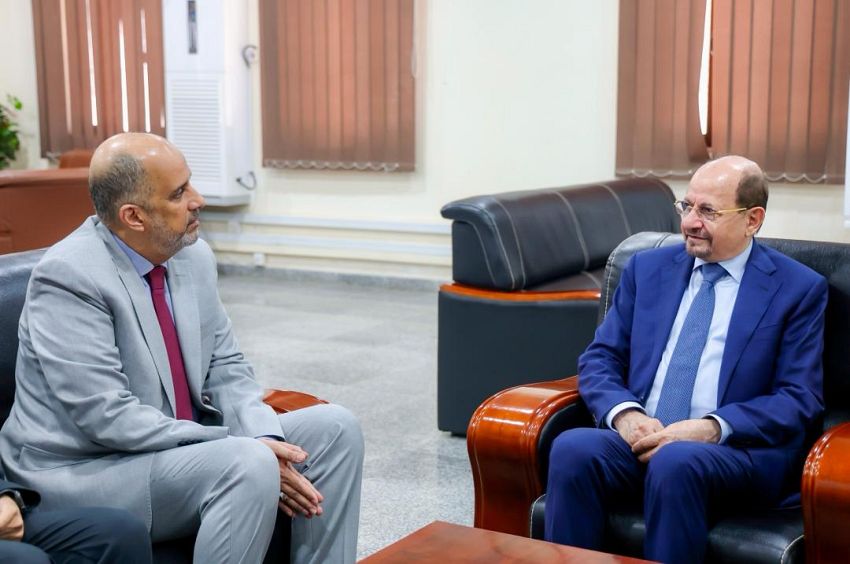 الزنداني يوجّه بسرعة تنفيذ قرارات تحسين الأجور ويؤكد المضي في الإصلاحات المالية بعدن