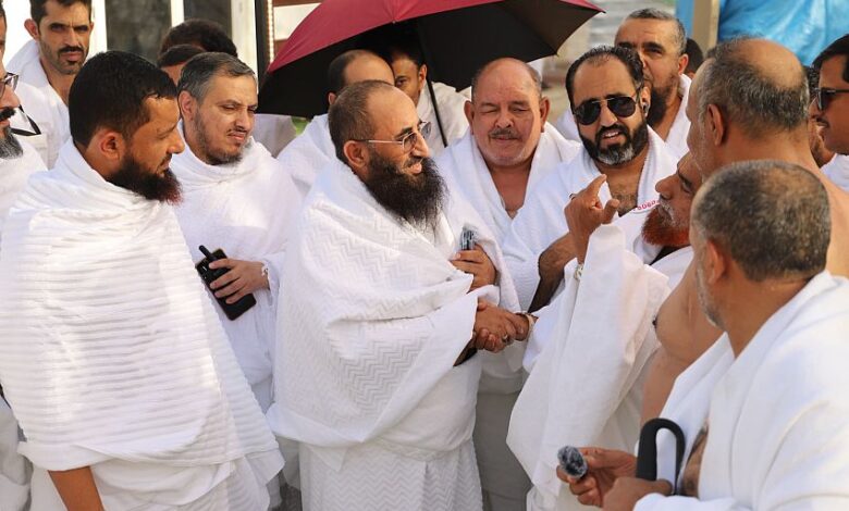 وزير الأوقاف يتابع خدمات الحجاج في عرفات ويشيد بالتزامهم خلال أداء ركن الحج الأعظم 1 وزير الأوقاف يتابع خدمات الحجاج في عرفات ويشيد بالتزامهم خلال أداء ركن الحج الأعظم