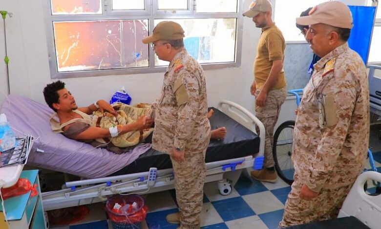 زيارة تفقدية لجرحى القوات المسلحة في مأرب وتأكيد على الاهتمام برعايتهم الصحية 1 زيارة تفقدية لجرحى القوات المسلحة في مأرب وتأكيد على الاهتمام برعايتهم الصحية