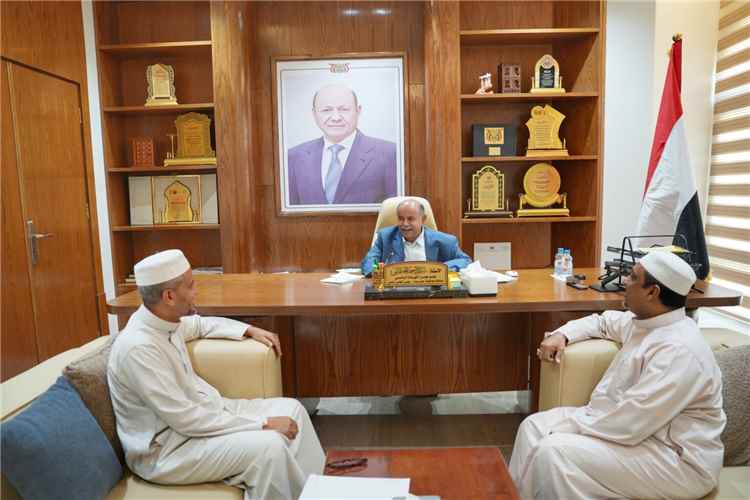 محافظ حضرموت يطلع على ترتيبات المخيمات الصيفية في مساجد المكلا والمديريات