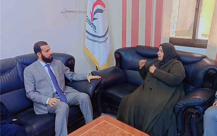 محافظ أبين يسلّم إقرار ذمته المالية ويؤكد الالتزام بالشفافية ومكافحة الفساد 1 محافظ أبين يسلّم إقرار ذمته المالية ويؤكد الالتزام بالشفافية ومكافحة الفساد