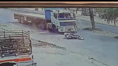 نجاة سائق دراجة نارية من حادث دهس مروع في الحديدة 9 نجاة سائق دراجة نارية من حادث دهس مروع في الحديدة