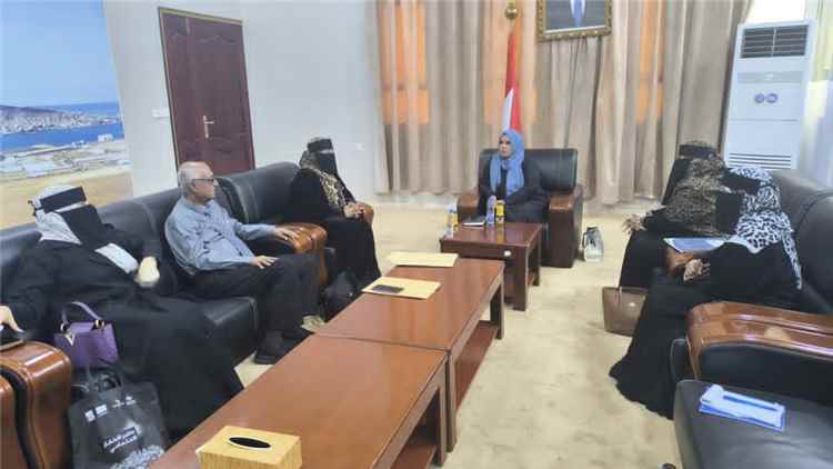 وزيرة شؤون المرأة تبحث مع اتحاد نساء أبين تعزيز التمكين ودعم قضايا النساء 1 وزيرة شؤون المرأة تبحث مع اتحاد نساء أبين تعزيز التمكين ودعم قضايا النساء