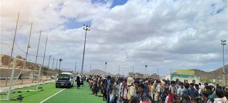 آلاف المواطنين يؤدون صلاة الغائب على الرئيس هادي في مسقط رأسه بأبين