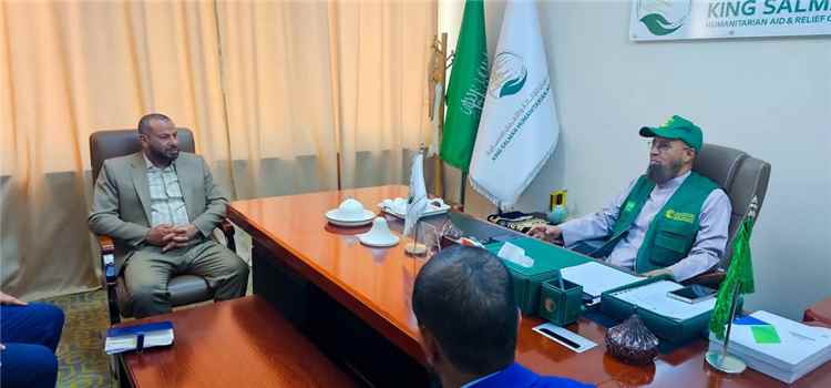محافظ الضالع يبحث مع مركز الملك سلمان توسيع التدخلات الإنسانية 1 محافظ الضالع يبحث مع مركز الملك سلمان توسيع التدخلات الإنسانية