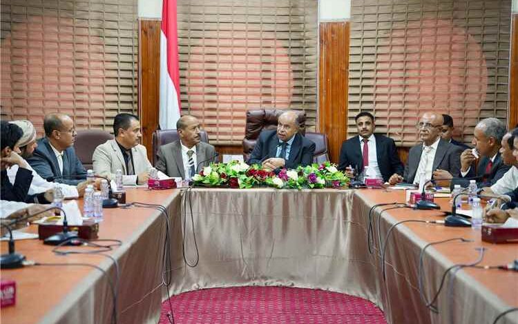 الخنبشي يناقش في سيئون تحديات مديريات حضرموت ويؤكد دعم السلطات المحلية 1 الخنبشي يناقش في سيئون تحديات مديريات حضرموت ويؤكد دعم السلطات المحلية
