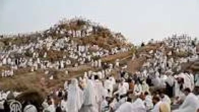 حجاج بيت الله الحرام يتوافدون إلى عرفات لأداء الركن الأعظم 2 حجاج بيت الله الحرام يتوافدون إلى عرفات لأداء الركن الأعظم
