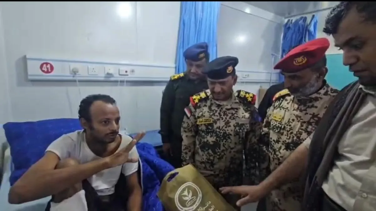 قيادات عسكرية وأمنية تزور جرحى المقاومة الوطنية في المخا وتؤكد اهتمام القيادة برعايتهم