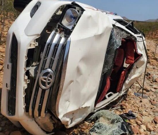 وفاة 3 أشخاص وإصابة 6 آخرين بحادث مروري مروع في سقطرى 1 وفاة 3 أشخاص وإصابة 6 آخرين بحادث مروري مروع في سقطرى