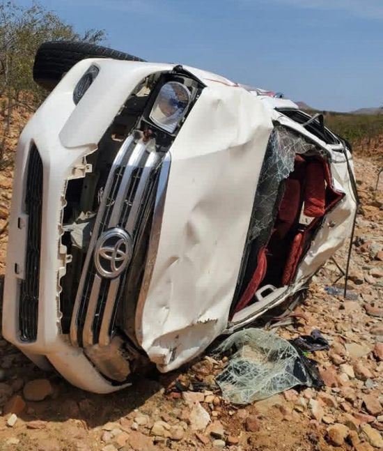 وفاة 3 أشخاص وإصابة 6 آخرين بحادث مروري مروع في سقطرى