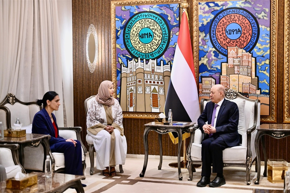 خلال لقائه السفيرة البريطانية.. العليمي يشدد على معالجة جذور التهديد الإيراني وإغلاق ملف الوكلاء